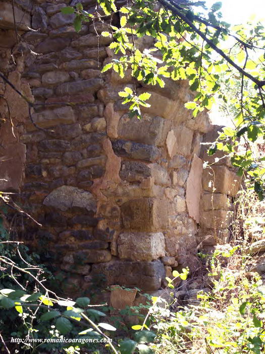 PRESBITERIO Y CILINDRO ABSIDIAL. LADO NORTE DESDE EL INTERIOR